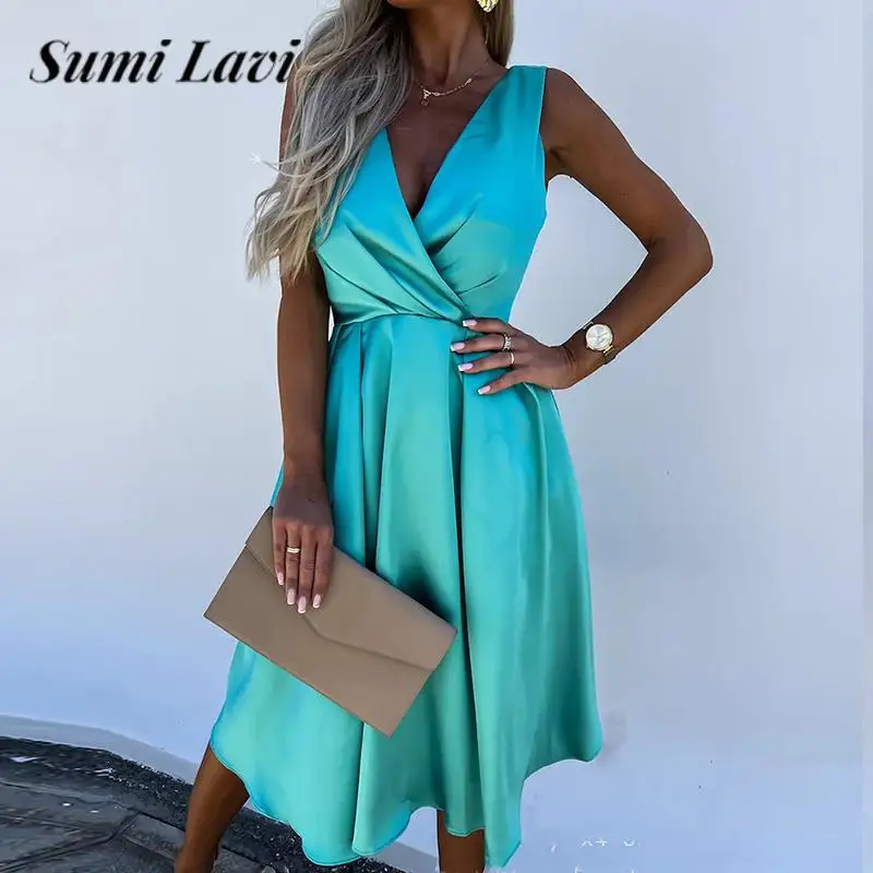 Женское атласное платье с V-образным вырезом, без рукавов
Женское атласное платье с V-образным вырезом, без рукавов