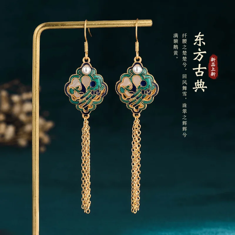

Chinoiserie, national style, antique style, elegant palace accessories, Ruyi safety lock, imitation Hotan Jade tassel earrings