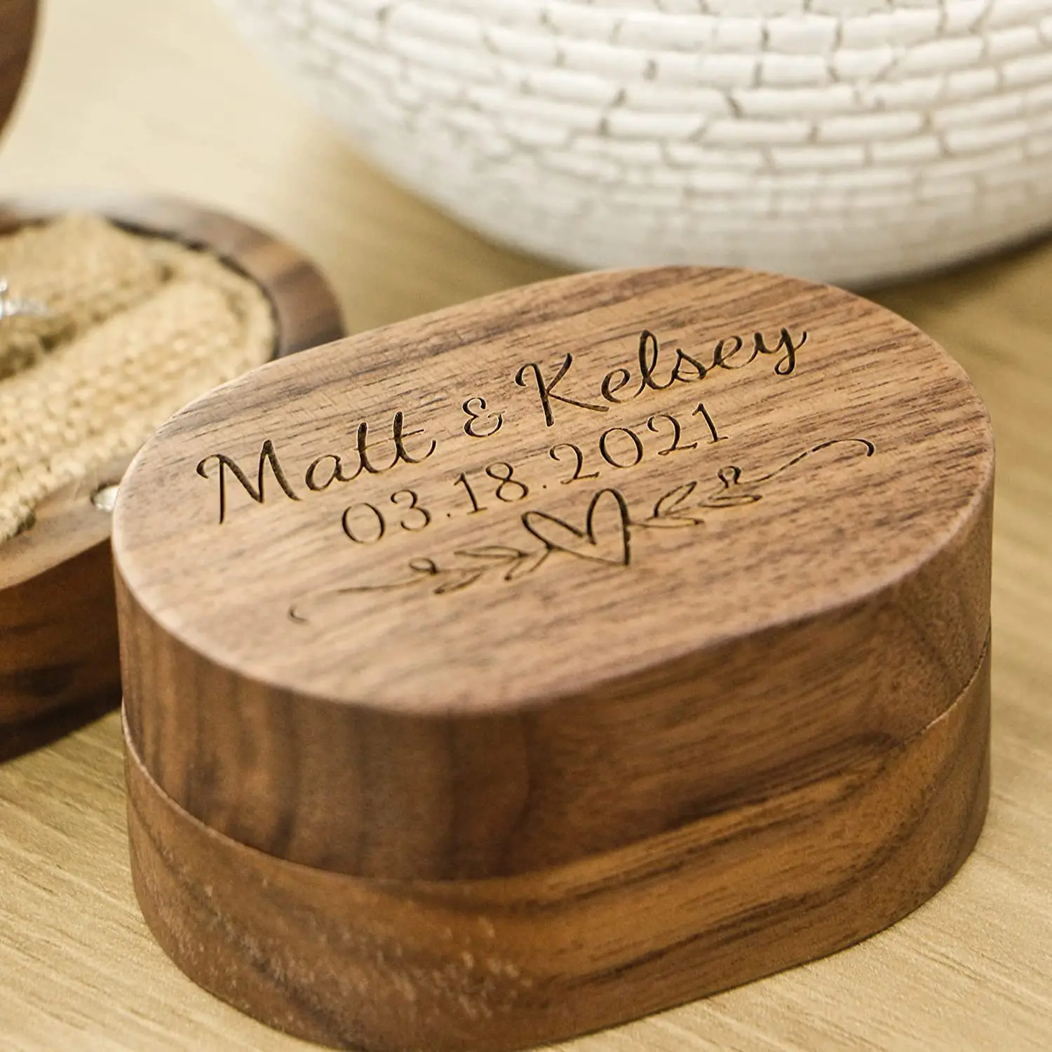 Walnut jewelry box lettering wooden ring box earrings box jewelry box gift box proposal ring box storage box
Walnut jewelry box lettering wooden ring box earrings box jewelry box gift box proposal ring box storage box