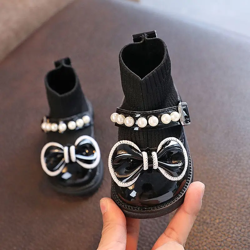 Autumn and Winter Girls' Leather Shoes Bow Knot Princess Shoes Soft Soled Baby Walking Shoes 0-1 One Year Old 3 Middle Upper
Autumn and Winter Girls' Leather Shoes Bow Knot Princess Shoes Soft Soled Baby Walking Shoes 0-1 One Year Old 3 Middle Upper