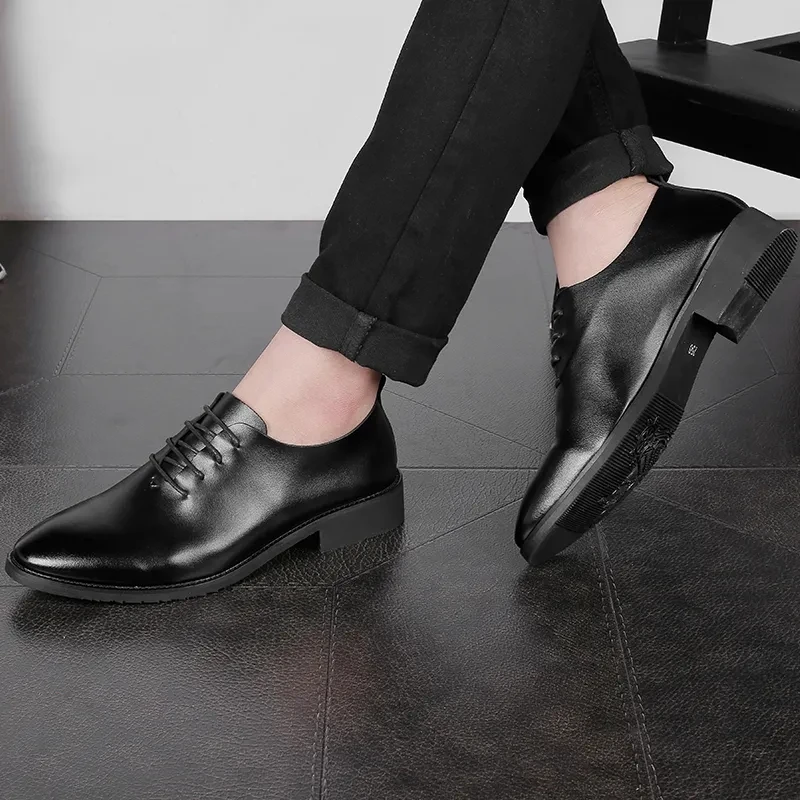 Men's Leather Pointed Leather Shoes Are Casual, Lightweight, Breathable And Fashionable Low Top Korean Lace Up Men's Shoes
Men's Leather Pointed Leather Shoes Are Casual, Lightweight, Breathable And Fashionable Low Top Korean Lace Up Men's Shoes