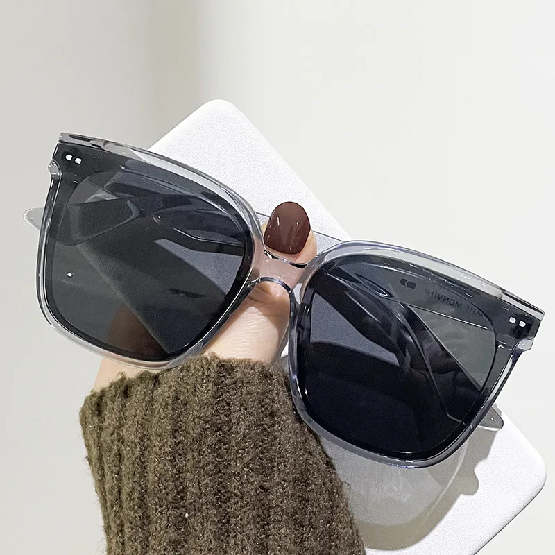 Солнечные очки в винтажном стиле UV400 Мужские, квадратные солнцезащитные аксессуары в большой оправе с рисовыми гвоздями, роскошные декорат...
Солнечные очки в винтажном стиле UV400 Мужские, квадратные солнцезащитные аксессуары в большой оправе с рисовыми гвоздями, роскошные декорат...