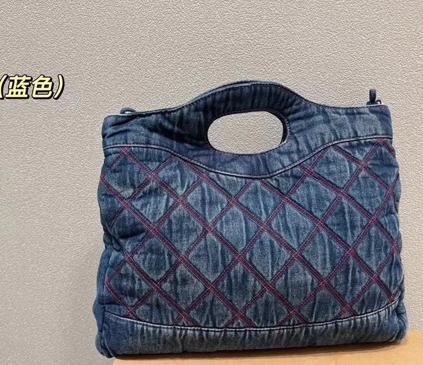 2022 new premium sense small fragrance lingge large capacity medieval canvas denim handy denim bag tote bag women's bag
2022 new premium sense small fragrance lingge large capacity medieval canvas denim handy denim bag tote bag women's bag