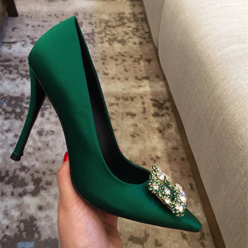 2023 European and American ladies new satin high heels rhinestone pointed thin heel fashion shoes
2023 European and American ladies new satin high heels rhinestone pointed thin heel fashion shoes
