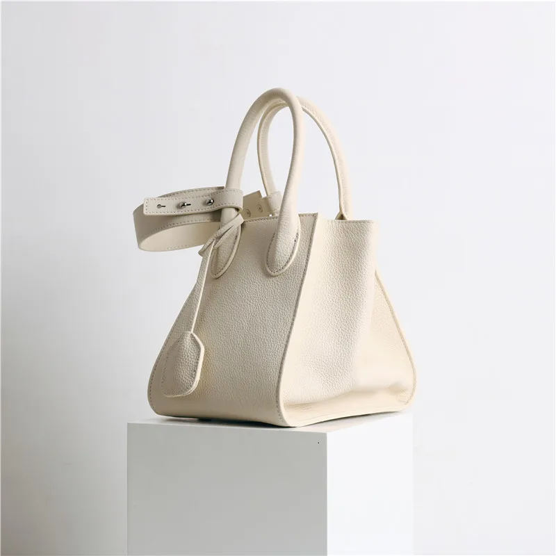 2022 New Vintage Bucket Bag Design High Sense Fashion One Shoulder Portable Women's Bag Cow Leather Bag White Bag
2022 New Vintage Bucket Bag Design High Sense Fashion One Shoulder Portable Women's Bag Cow Leather Bag White Bag