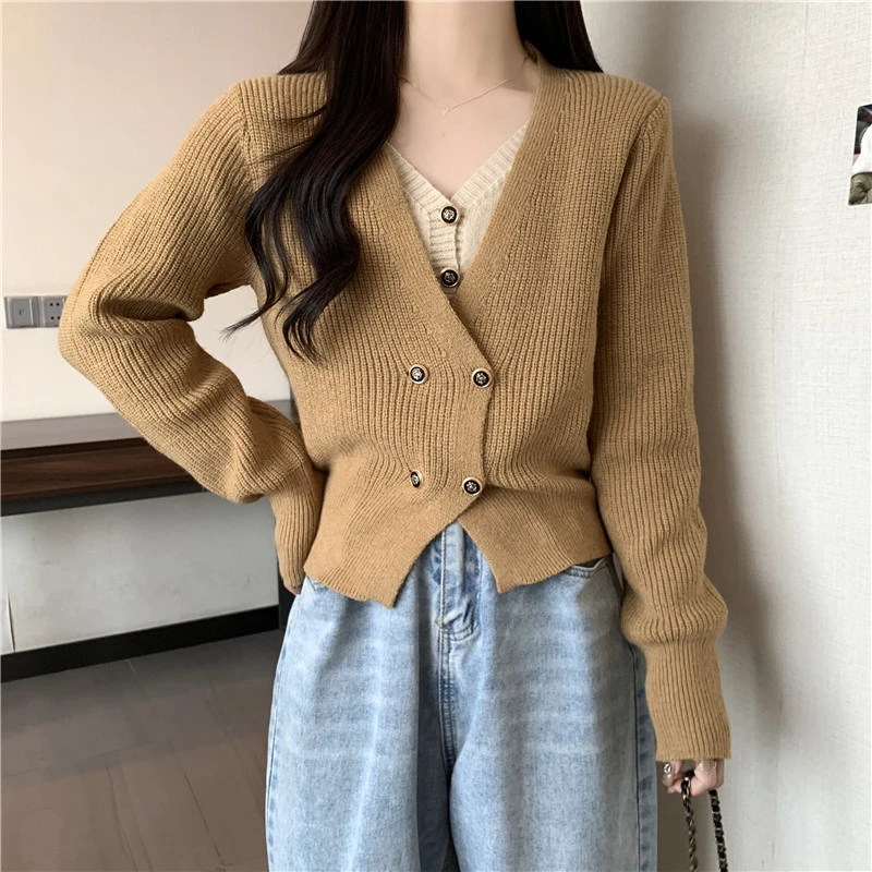 2 шт., Женский трикотажный свитер на пуговицах
2 шт., Женский трикотажный свитер на пуговицах