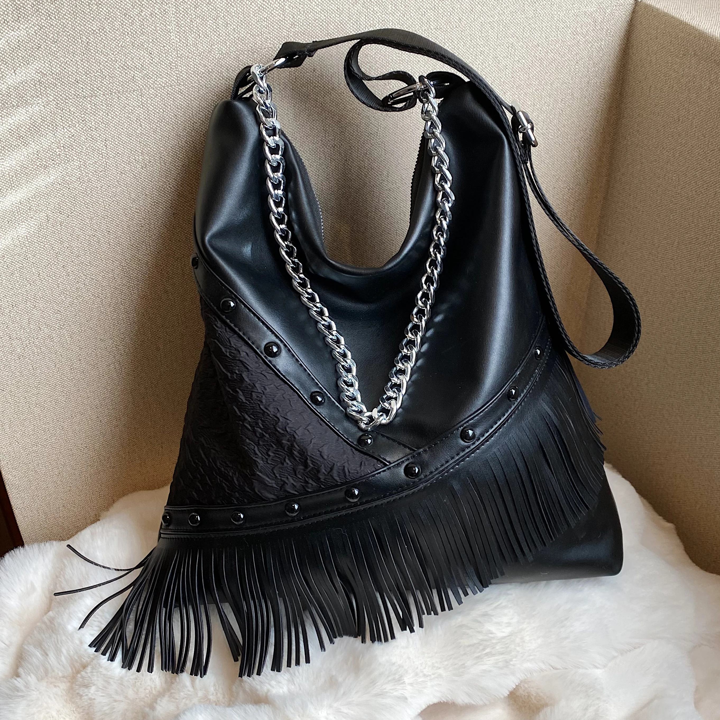 Большая сумка через плечо с кисточками и цепочкой для женщин 2023, дизайнерские дорожные сумки и кошельки, Женская Черная мягкая сумка через п...
Большая сумка через плечо с кисточками и цепочкой для женщин 2023, дизайнерские дорожные сумки и кошельки, Женская Черная мягкая сумка через п...