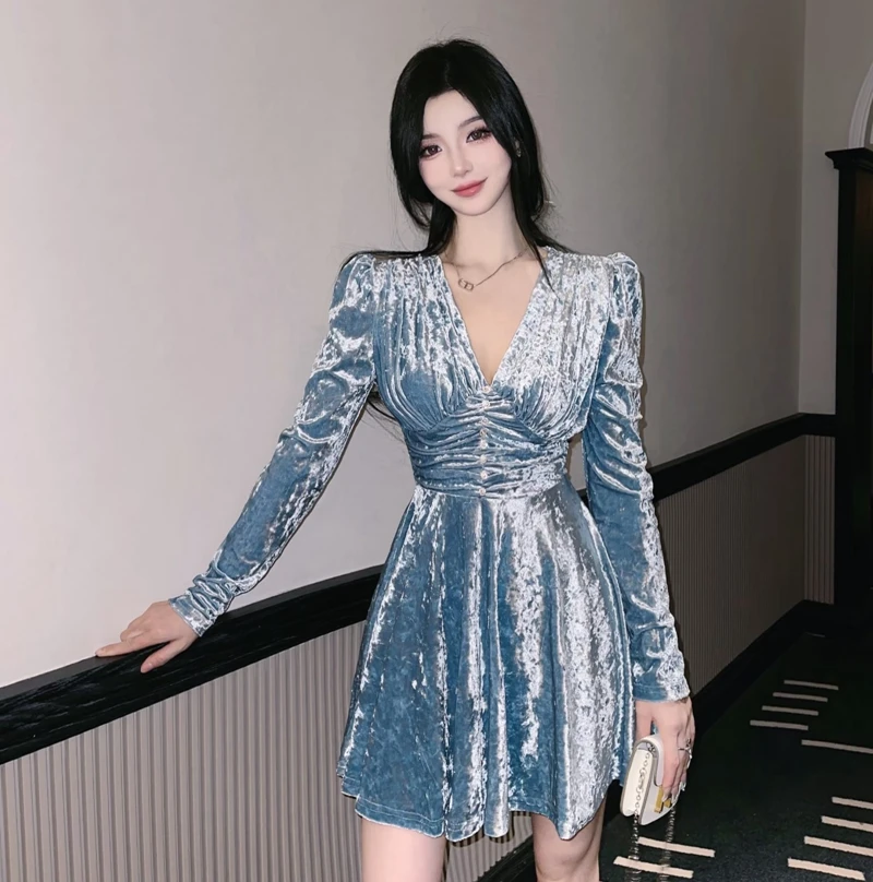 2022 Fall New French Sweet Fashion Temperament Senior Sense V-Neck Drill Buckle Waist-Skimming Pleated Velvet Dress Women
2022 Fall New French Sweet Fashion Temperament Senior Sense V-Neck Drill Buckle Waist-Skimming Pleated Velvet Dress Women