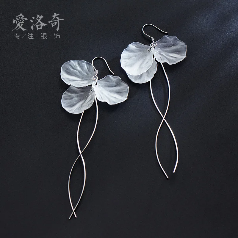 s925Silver Petal Earrings Female Fresh White Bells Of Ireland Wave Eardrops Earrings
s925Silver Petal Earrings Female Fresh White Bells Of Ireland Wave Eardrops Earrings