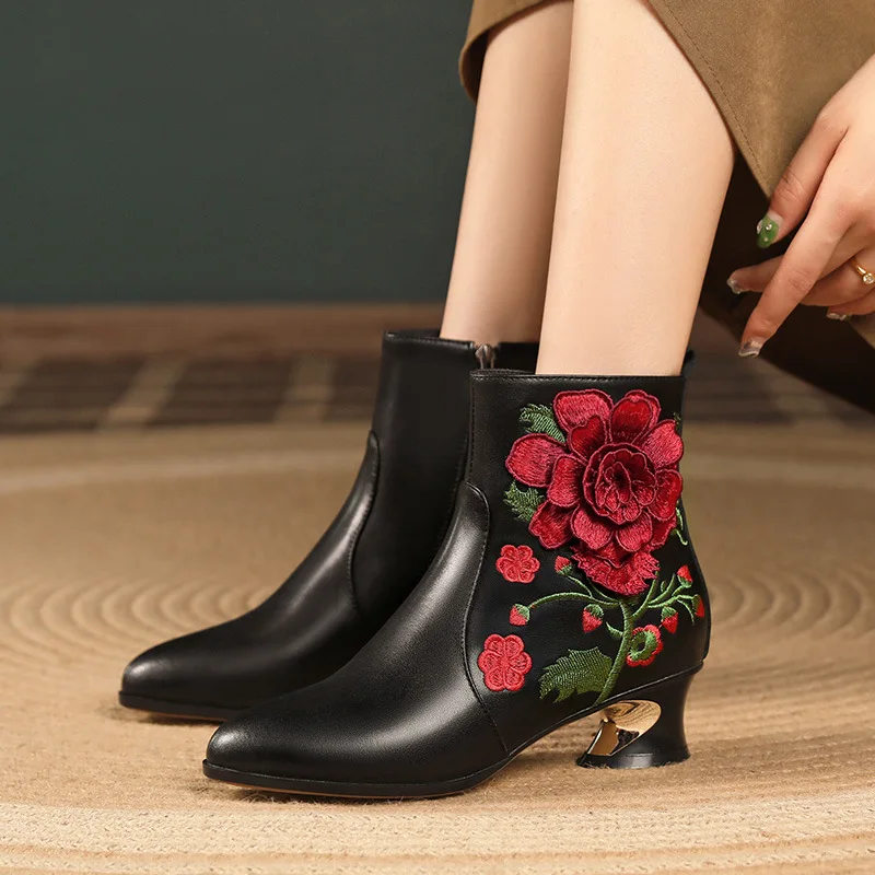 Новые китайские Сапоги на каблуке для женщин, модные ботинки в этническом ретро-стиле с вышивкой, характерные кашемировые сапоги
Новые китайские Сапоги на каблуке для женщин, модные ботинки в этническом ретро-стиле с вышивкой, характерные кашемировые сапоги
