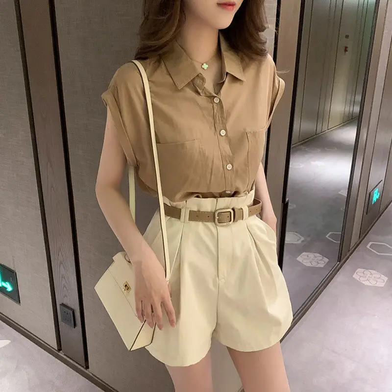 2023 Summer Women's Shorts Sets Design Fashion Elegant Thin Loose Fashion Sleeveless French Shirts Wide Leg Shorts 2 Piece Set 
2023 Summer Women's Shorts Sets Design Fashion Elegant Thin Loose Fashion Sleeveless French Shirts Wide Leg Shorts 2 Piece Set