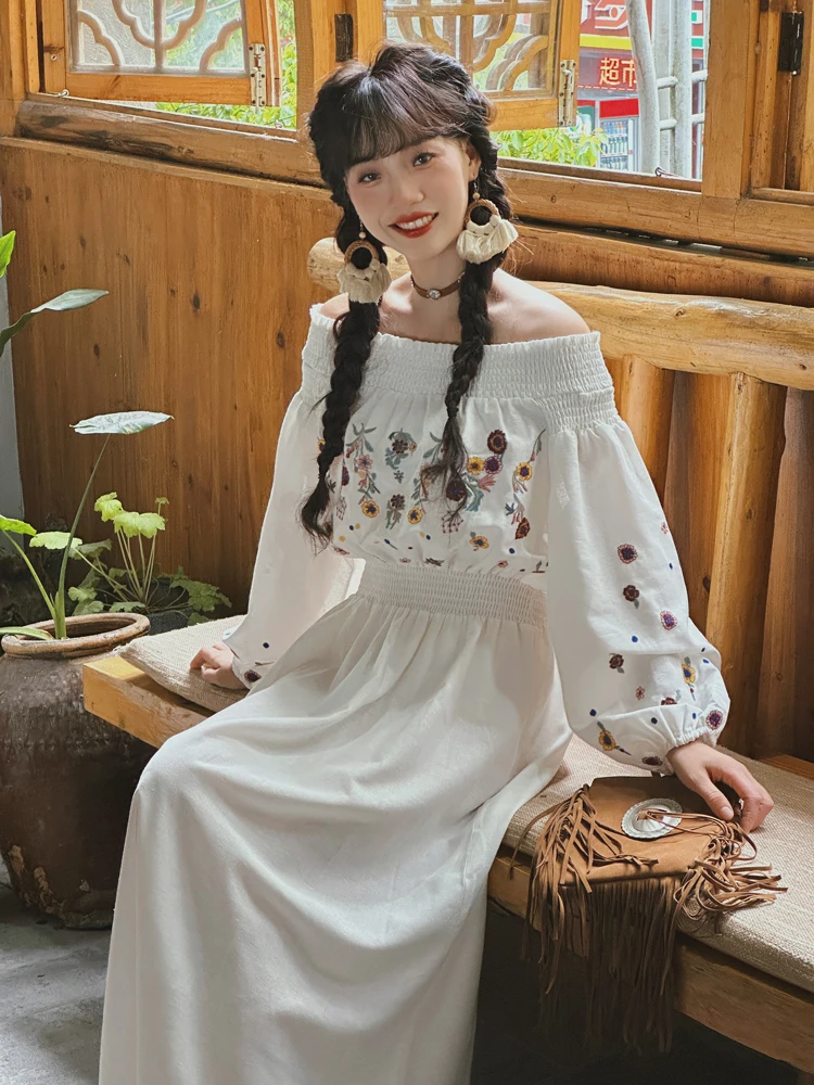 Длинное двухслойное платье с вышивкой в этническом стиле
Длинное двухслойное платье с вышивкой в этническом стиле