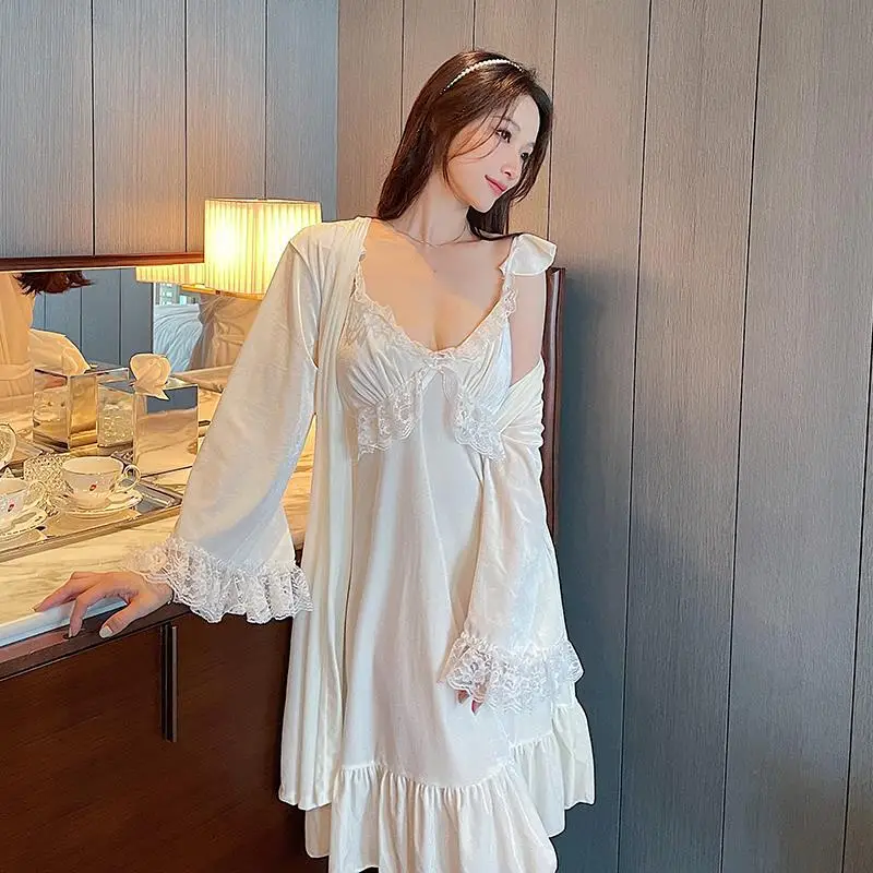 Sweet Women Velvet Nighty&Robe Spaghetti Strap Nightdress Set Sexy Lace Trim Bathrobe Nightgown Retro Court Style Loose Homewear
Sweet Women Velvet Nighty&Robe Spaghetti Strap Nightdress Set Sexy Lace Trim Bathrobe Nightgown Retro Court Style Loose Homewear
