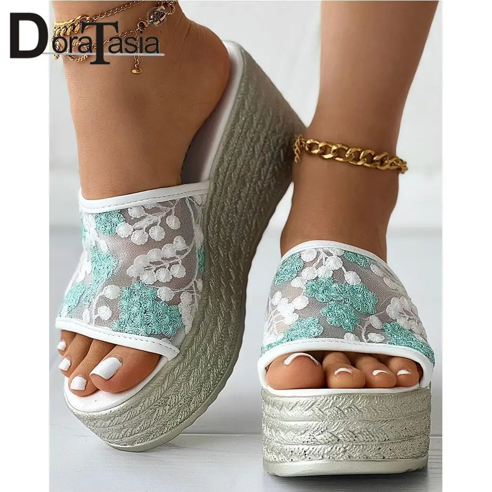 Brand New Ladies Peep Toe Platform Slides Fashion Flower Embroider Wedges High Heels women's Slippers Summer Sandal Woman Shoes
Brand New Ladies Peep Toe Platform Slides Fashion Flower Embroider Wedges High Heels women's Slippers Summer Sandal Woman Shoes