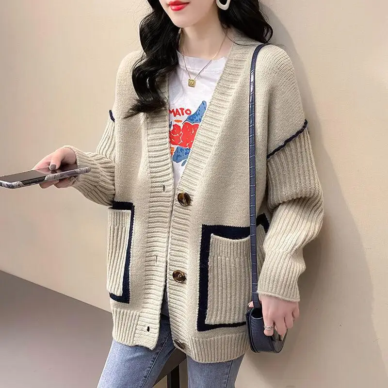 2022 Ladies Sweater Jacket Women's Autumn and Winter Loose Lazy Big Pocket Top Wear Colorblock V-neck Age-Reducing Knit Cardigan
2022 Ladies Sweater Jacket Women's Autumn and Winter Loose Lazy Big Pocket Top Wear Colorblock V-neck Age-Reducing Knit Cardigan