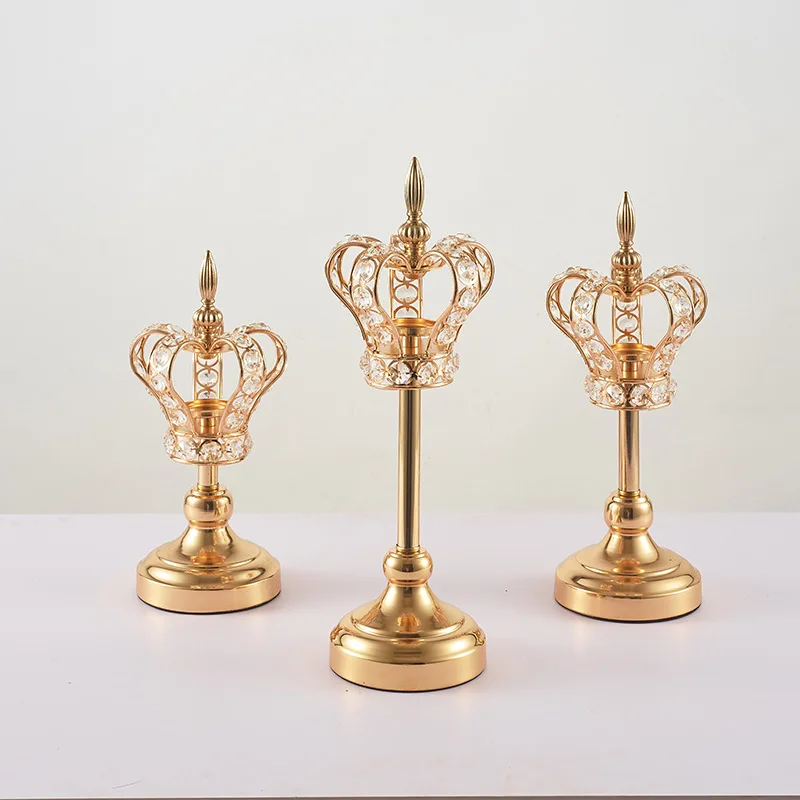 European-style creative candlestick wrought iron crown candlestick ornaments golden wedding decoration props1PCS
European-style creative candlestick wrought iron crown candlestick ornaments golden wedding decoration props1PCS