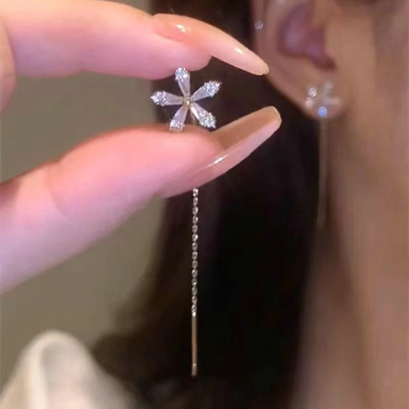925 Silver Needles Zircon Flower Tassel Earrings for Women Elegant Fashion Long Tassel Drop Earring Shiny Rhinestone Jewelry
925 Silver Needles Zircon Flower Tassel Earrings for Women Elegant Fashion Long Tassel Drop Earring Shiny Rhinestone Jewelry
