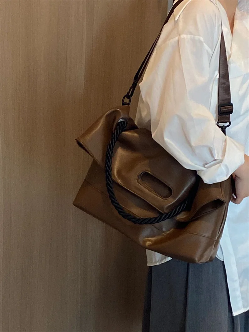 Women School Messenger Bags For Women Shoulder Ladies Designer Handbag Solid Large Capacity Casual PU Shoulder Black Female Bags
Women School Messenger Bags For Women Shoulder Ladies Designer Handbag Solid Large Capacity Casual PU Shoulder Black Female Bags