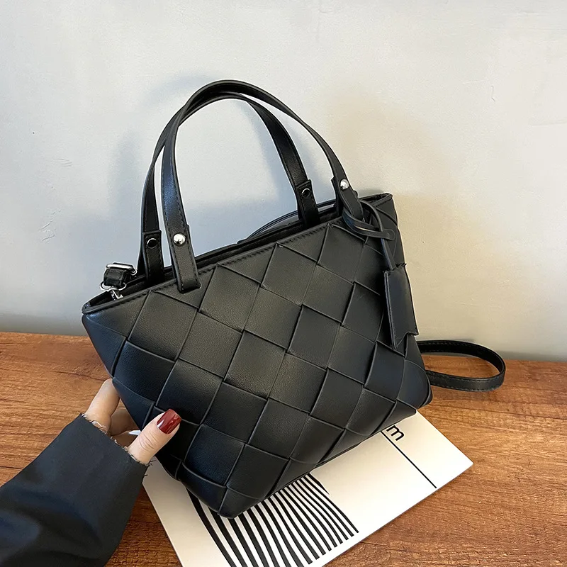 Designer Women Weave Handbags High Quality Ladies Pu Leather Shoulder Messenger Bags Fashion Female Small Tote Crossbody Bags
Designer Women Weave Handbags High Quality Ladies Pu Leather Shoulder Messenger Bags Fashion Female Small Tote Crossbody Bags