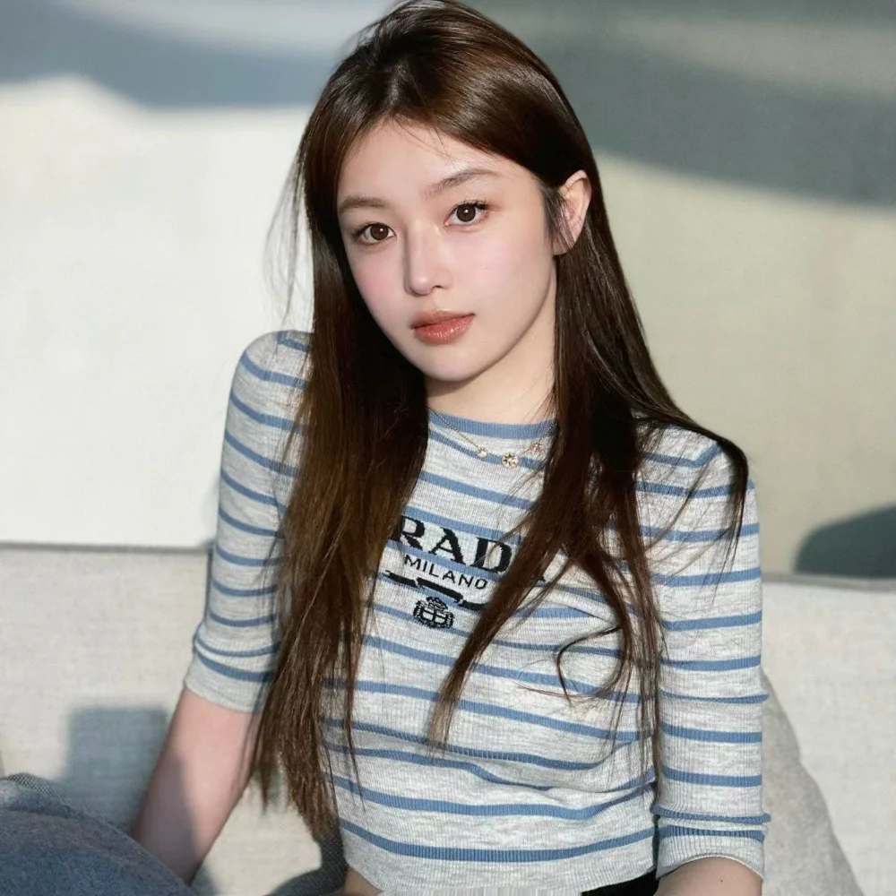 Women's T-shirt Letter Sweater Short-sleeved Casual Striped Knitwear Ladies Tops Round Neck Tees Overside Slim Blouse 2023 New
Women's T-shirt Letter Sweater Short-sleeved Casual Striped Knitwear Ladies Tops Round Neck Tees Overside Slim Blouse 2023 New