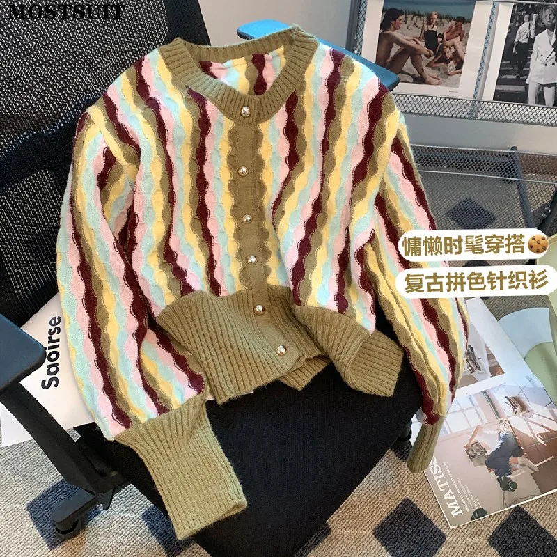 Женский трикотажный кардиган с волнистыми полосками, винтажный стильный шикарный однобортный свитер с длинным рукавом и круглым вырезом, осень 2022 
Женский трикотажный кардиган с волнистыми полосками, винтажный стильный шикарный однобортный свитер с длинным рукавом и круглым вырезом, осень 2022