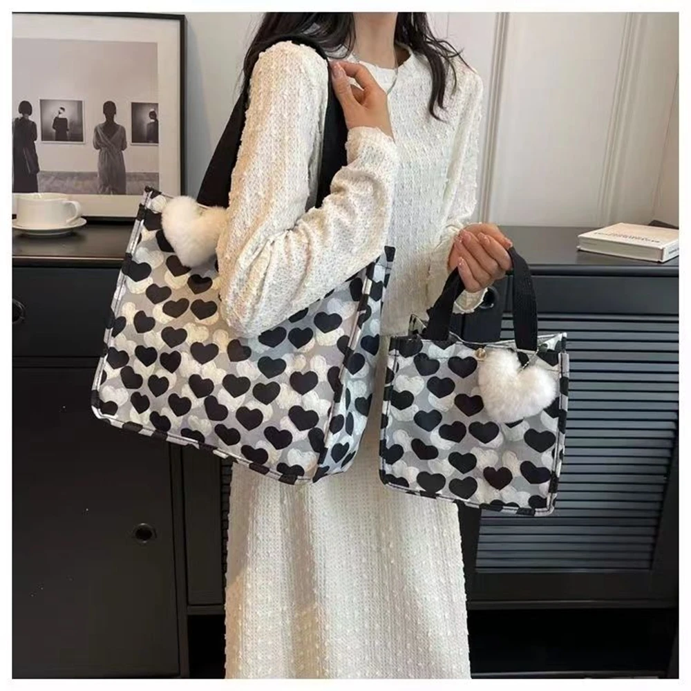 2023 New Fashion Tote Bag High Appearance Level Love Women Shopping Large Capacity Bag Key Lipstick Storage Bag Leisure Bag
2023 New Fashion Tote Bag High Appearance Level Love Women Shopping Large Capacity Bag Key Lipstick Storage Bag Leisure Bag