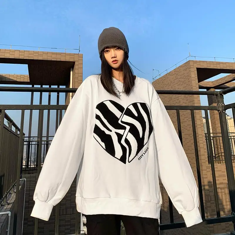 Kawaii Loose Heart-shaped Printed Women Sweatshirt Fashion Street Style Round Neck Ladies Knit Top Casual White Long-sleeved Top
Kawaii Loose Heart-shaped Printed Women Sweatshirt Fashion Street Style Round Neck Ladies Knit Top Casual White Long-sleeved Top