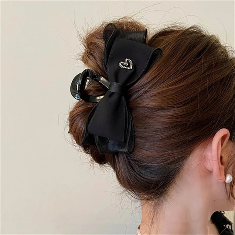 2023 Exquisite Black Bow Grip Large Retro Hair Clip Female Back Spoon Elegant Shark Clip Advanced Fashion Hair Accessories
2023 Exquisite Black Bow Grip Large Retro Hair Clip Female Back Spoon Elegant Shark Clip Advanced Fashion Hair Accessories