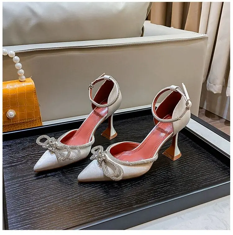 Top 2022 Spring New Pointed Toe Women Sandal Shoes Thin Low Heel Ladies Ankle Buckle Ladies Dress Party Pumps Shoes
Top 2022 Spring New Pointed Toe Women Sandal Shoes Thin Low Heel Ladies Ankle Buckle Ladies Dress Party Pumps Shoes