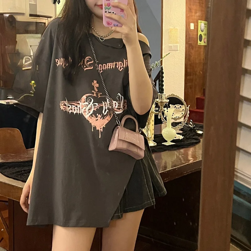 Skew Collar Irregular Off-shoulder Short Sleeve Tops Y2k Clothes Loose Casual Tees Letter Print Design Sense Women T-shirts
Skew Collar Irregular Off-shoulder Short Sleeve Tops Y2k Clothes Loose Casual Tees Letter Print Design Sense Women T-shirts