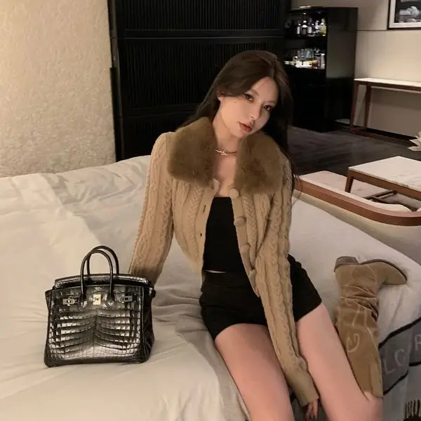 Winter Vintage Knitted Sweater Women Korean Fashion Fur Slim Cardigan Female Long Sleeve Casual Warm Y2K Short Sweater Coat 2023
Winter Vintage Knitted Sweater Women Korean Fashion Fur Slim Cardigan Female Long Sleeve Casual Warm Y2K Short Sweater Coat 2023