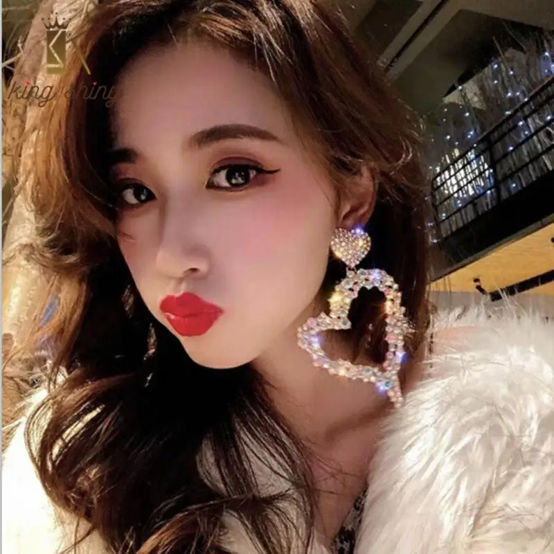 Elegant Shiny Crystal Heart Charm Pendant Earrings Luxury AB Color Rhinestone Statement Dangle Earrings Woman Party Ear Jewelry
Elegant Shiny Crystal Heart Charm Pendant Earrings Luxury AB Color Rhinestone Statement Dangle Earrings Woman Party Ear Jewelry