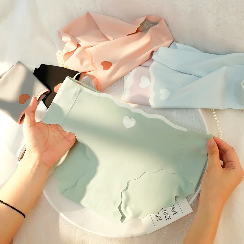 Summer Fashion Sexy Seamless Woman Panties Underwear Fitness Sports Women's Briefs Ice Silk Sexy Female Intimate Lingerie
Summer Fashion Sexy Seamless Woman Panties Underwear Fitness Sports Women's Briefs Ice Silk Sexy Female Intimate Lingerie