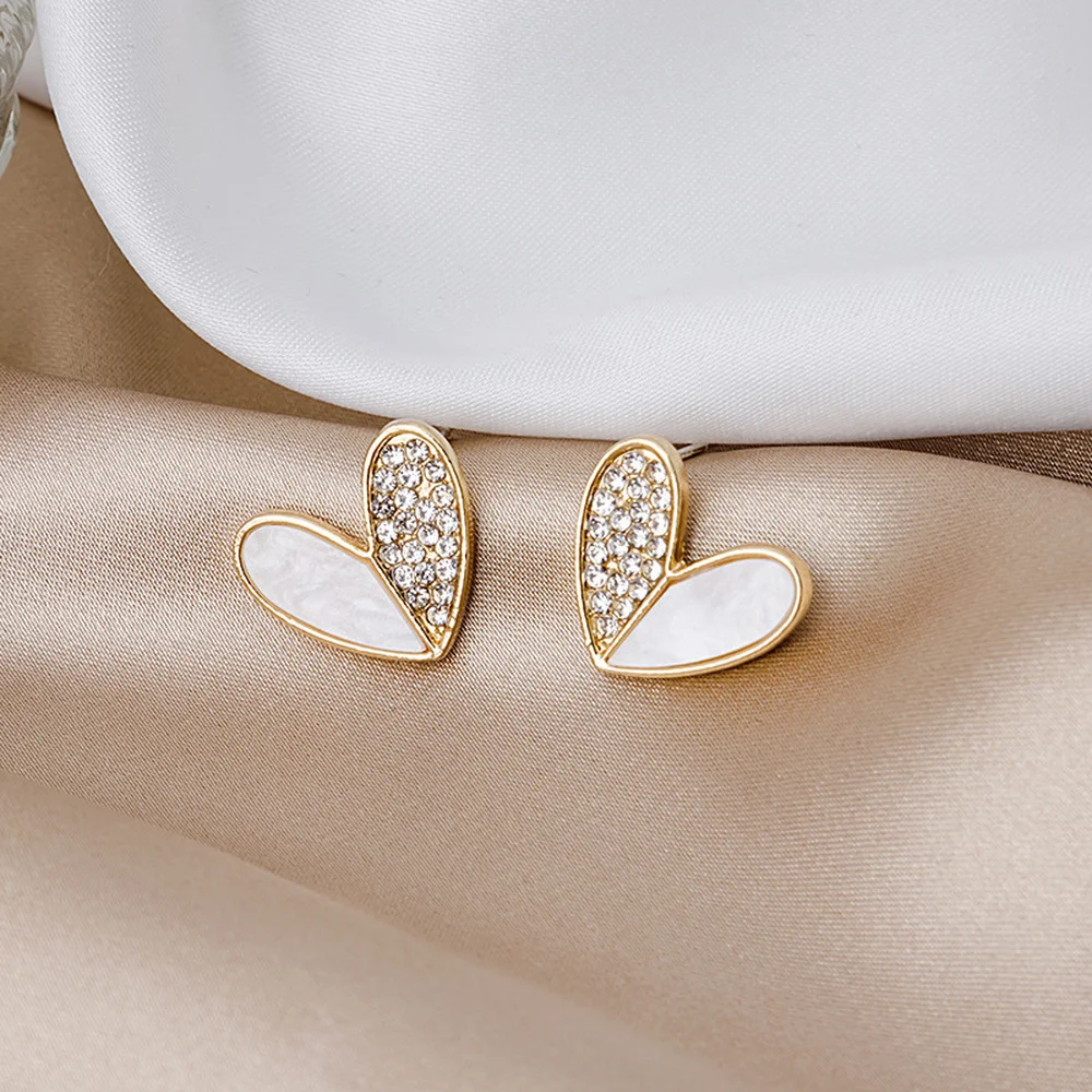2021 New Design Crystal Heart Stud Earrings Fashion Mini Love Earrings for Woman Romantic Wedding Jewelry Accessories Wholesale
2021 New Design Crystal Heart Stud Earrings Fashion Mini Love Earrings for Woman Romantic Wedding Jewelry Accessories Wholesale