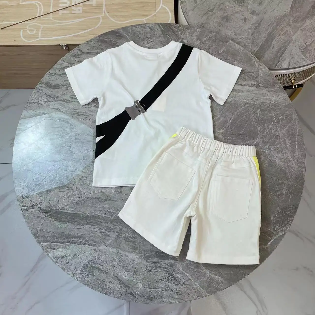 Футболка и шорты для мальчиков, с коротким рукавом и принтом
Футболка и шорты для мальчиков, с коротким рукавом и принтом