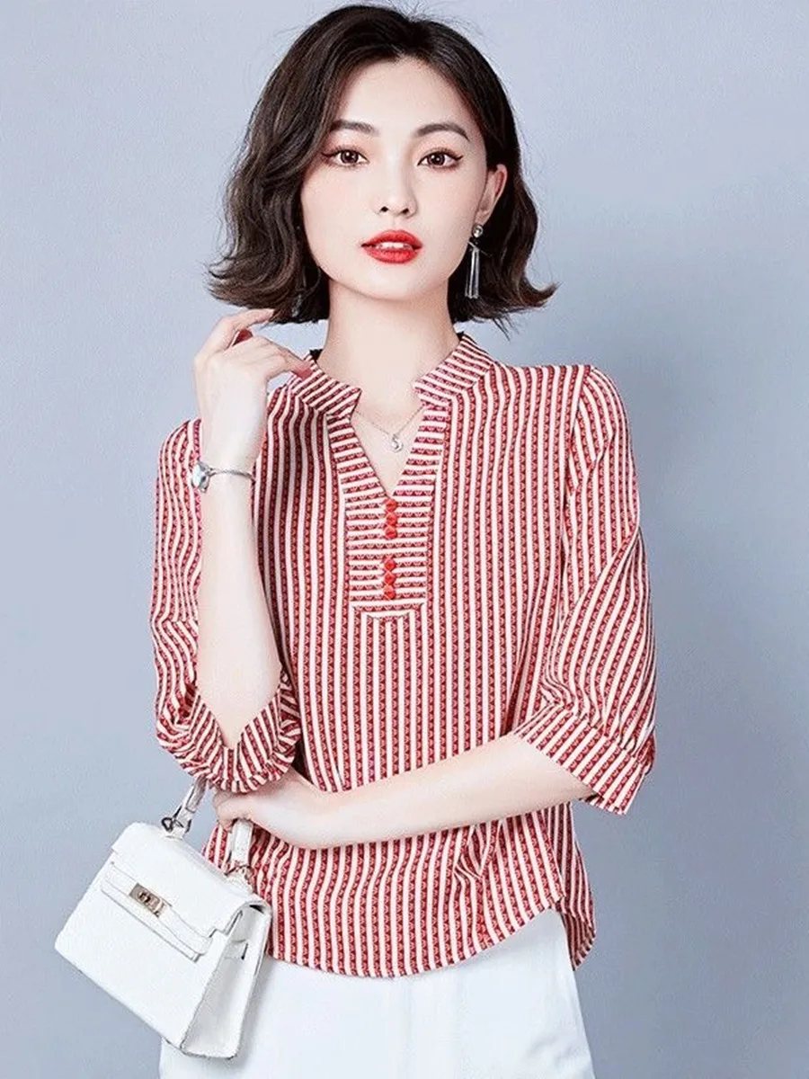 Женская шифоновая блузка с коротким рукавом-фонариком и круглым вырезом
Женская шифоновая блузка с коротким рукавом-фонариком и круглым вырезом