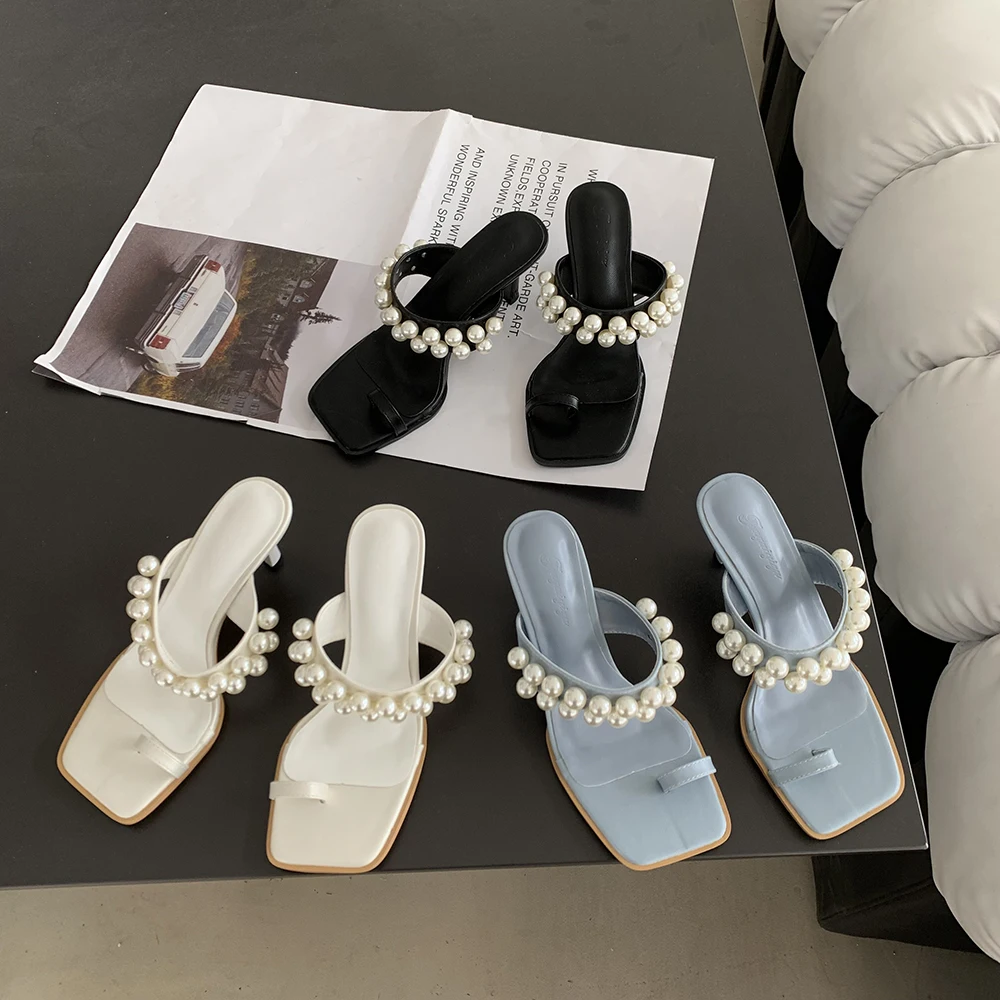 Женские шлепанцы с цепочкой, черные, белые, синие шлепанцы на тонком высоком каблуке, без застежки, лето 2023
Женские шлепанцы с цепочкой, черные, белые, синие шлепанцы на тонком высоком каблуке, без застежки, лето 2023