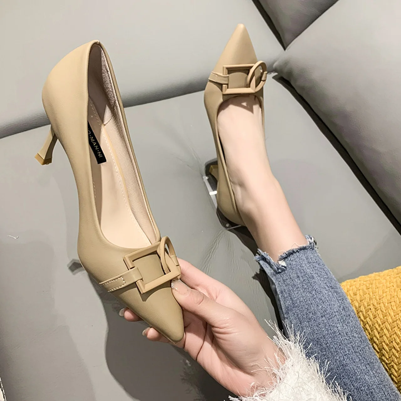 Women's high heels fashion single shoes pointed pumps party shoes 2022 autumn new office shoes beige black Zapatillas Mujer
Women's high heels fashion single shoes pointed pumps party shoes 2022 autumn new office shoes beige black Zapatillas Mujer
