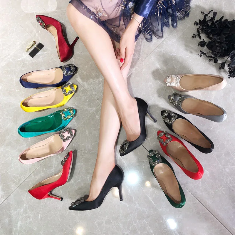 2022 New Black Silk Satin Rhinestones High Heels Shoes Woman Pumps Basic Crystal Diamond Buckle Fashion Party Sexy Women Shoes
2022 New Black Silk Satin Rhinestones High Heels Shoes Woman Pumps Basic Crystal Diamond Buckle Fashion Party Sexy Women Shoes
