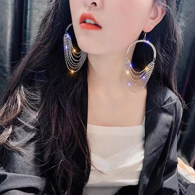 Fashionable, luxurious and shiny crystal tassel pendant earrings, rhinestone earrings, suitable for women's wedding party jewelr
Fashionable, luxurious and shiny crystal tassel pendant earrings, rhinestone earrings, suitable for women's wedding party jewelr