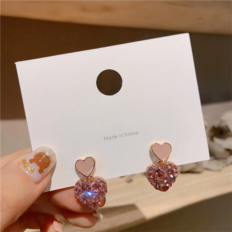 Sweet Shiny Girl Pink Diamond Heart-shaped Pendant Earrings For Women Korean Fashion Earring Daily Birthday Party Jewelry Gifts
Sweet Shiny Girl Pink Diamond Heart-shaped Pendant Earrings For Women Korean Fashion Earring Daily Birthday Party Jewelry Gifts