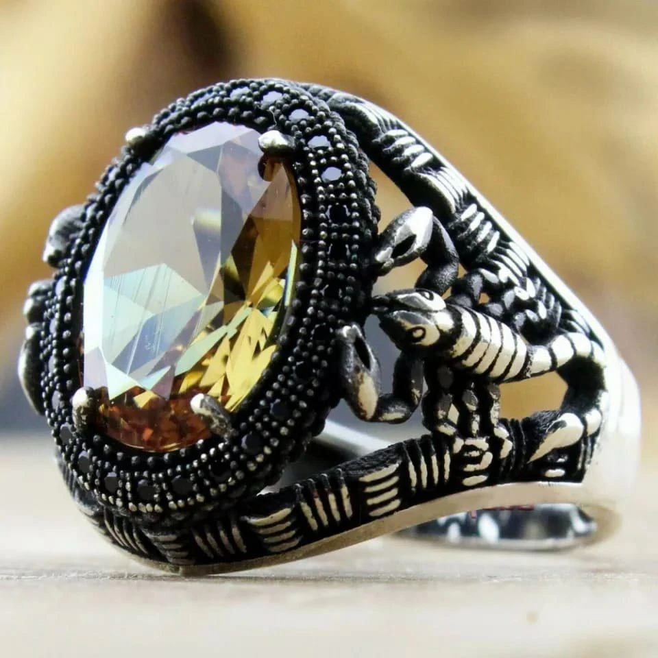 Vintage Fashion Faceted Gemstone Open Two Tone Ring Open Adjustable Scorpion Fashion Men's Ring Jewelry Gift
Vintage Fashion Faceted Gemstone Open Two Tone Ring Open Adjustable Scorpion Fashion Men's Ring Jewelry Gift