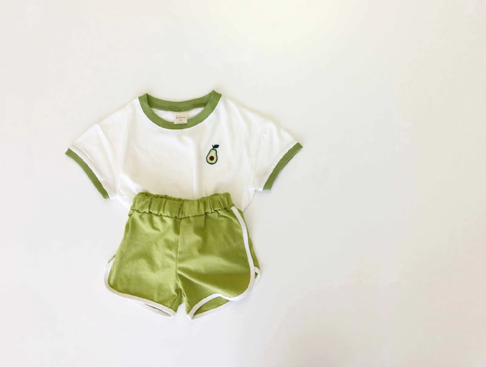 Комплект детской одежды из 2 предметов: футболка с коротким рукавом и шорты |