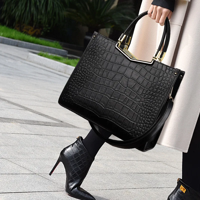 Real Leather 2022 New Large Capacity Crocodile Pattern One Shoulder Crossbody Fashion Handbag Famous Luxury Designer Tote Bag Cc
Real Leather 2022 New Large Capacity Crocodile Pattern One Shoulder Crossbody Fashion Handbag Famous Luxury Designer Tote Bag Cc