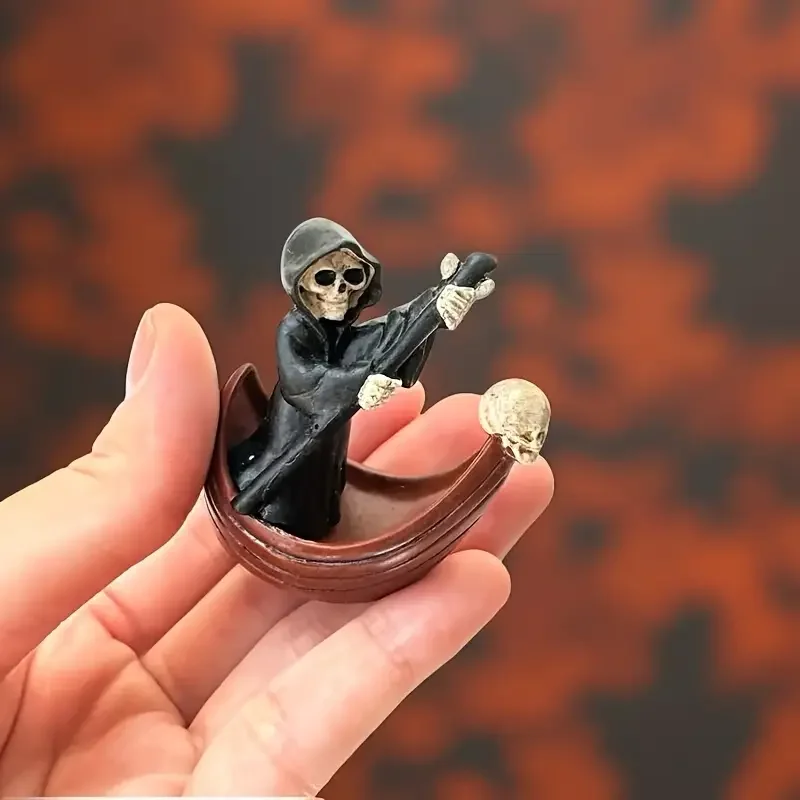 Миниатюрная модель скелета из смолы для декора 
Миниатюрная модель скелета из смолы для декора