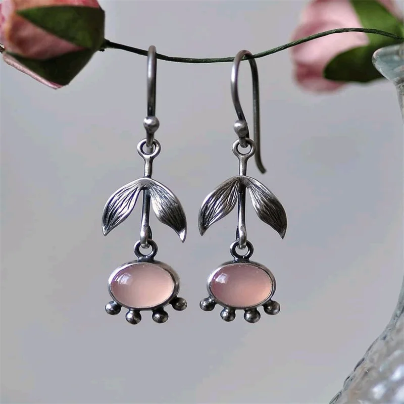 2022 New Carved Leaf Opal Earrings European and American Retro Pink Moonstone Personality Earrings High-quality Jewelry
2022 New Carved Leaf Opal Earrings European and American Retro Pink Moonstone Personality Earrings High-quality Jewelry