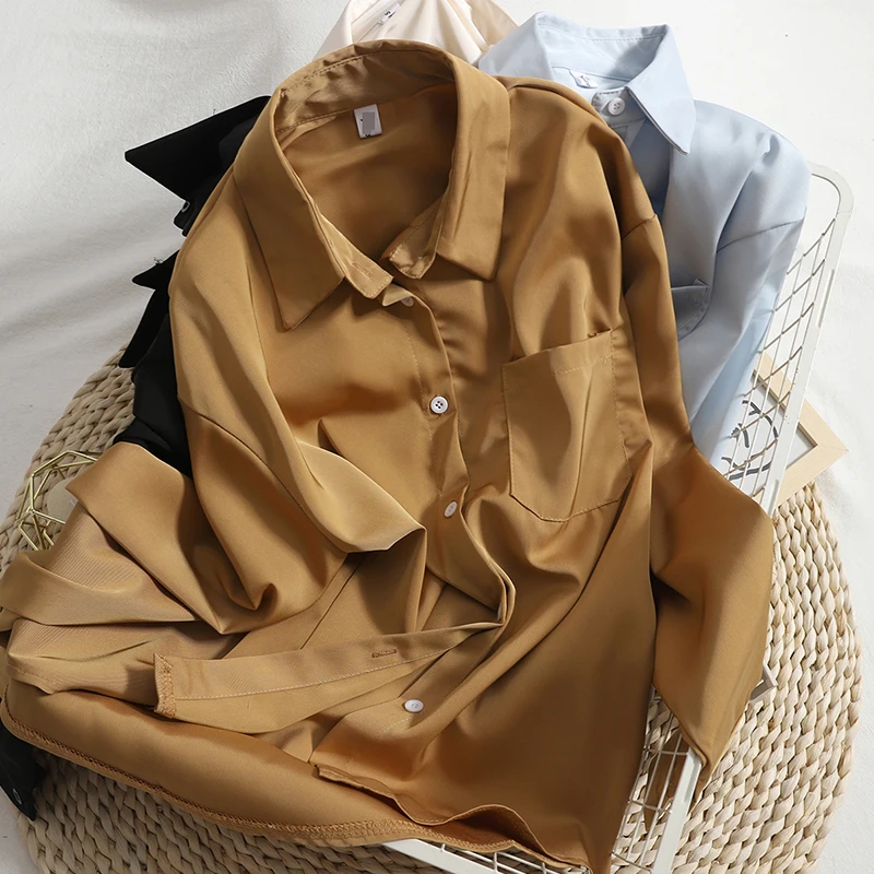 Spring 2022 new slim solid color pocket shirt female Korean version buttoned lapel shirt versatile loose top
Spring 2022 new slim solid color pocket shirt female Korean version buttoned lapel shirt versatile loose top