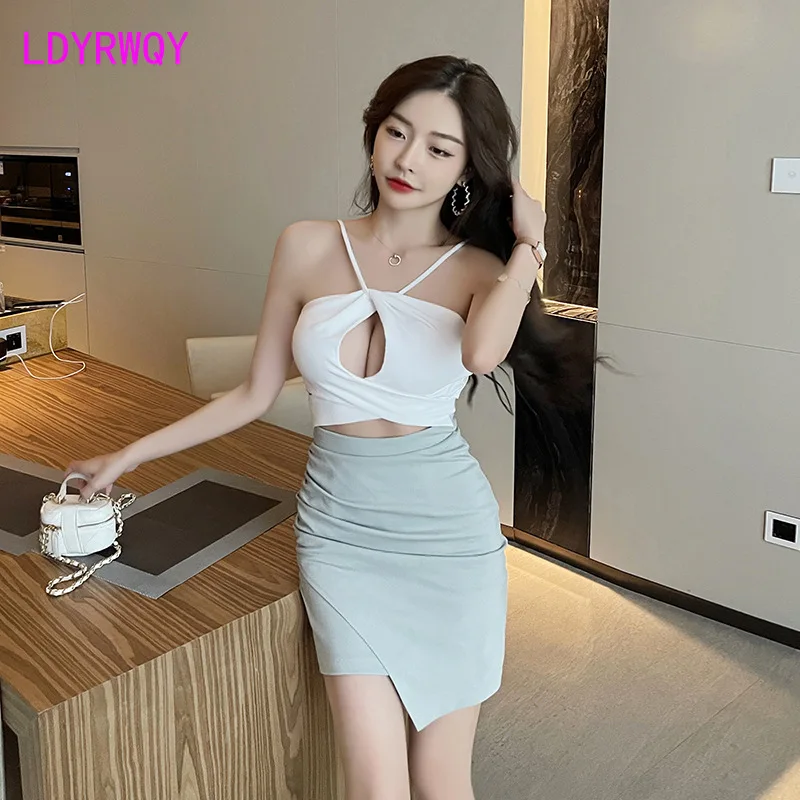 2022 Sexy low-cut halter dress fashion color trim bag hip irregular nightclub technician
2022 Sexy low-cut halter dress fashion color trim bag hip irregular nightclub technician