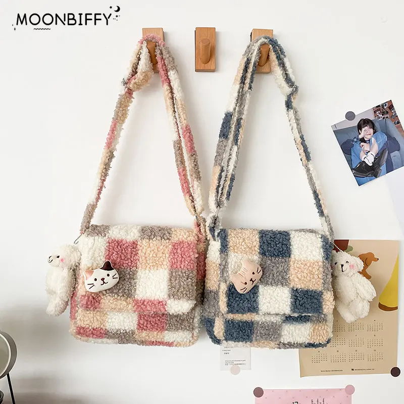 

Women Small Plush Shoulder Bag Ladies Checked Plaid Crossbody Bag Casual Cute Messenger Bags Girls Zipper Purse Lamb Like Tote