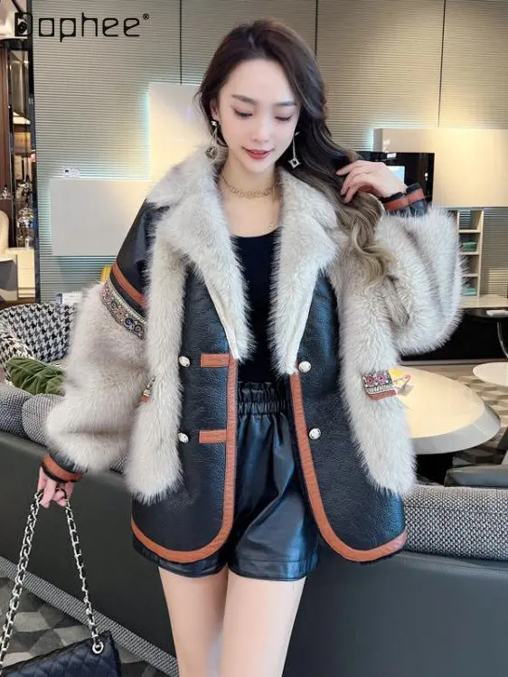 Korean Fashionable PU Leather Stitching Mid-Length Fur Coat Women Winter New Polo Collar Long Sleeve Thickened Warm Loose Jacket
Korean Fashionable PU Leather Stitching Mid-Length Fur Coat Women Winter New Polo Collar Long Sleeve Thickened Warm Loose Jacket